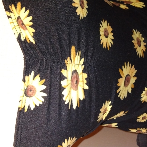 Very cute summer shirt black with sunflowers.... - Picture 2 of 4